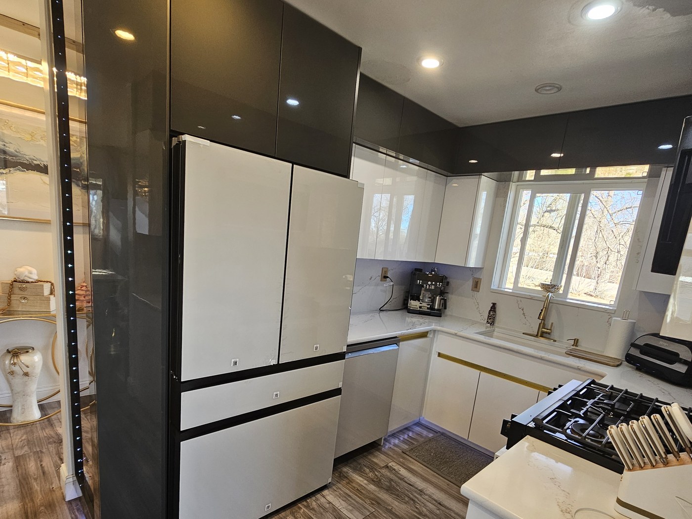 Two-Tone Gloss Kitchen