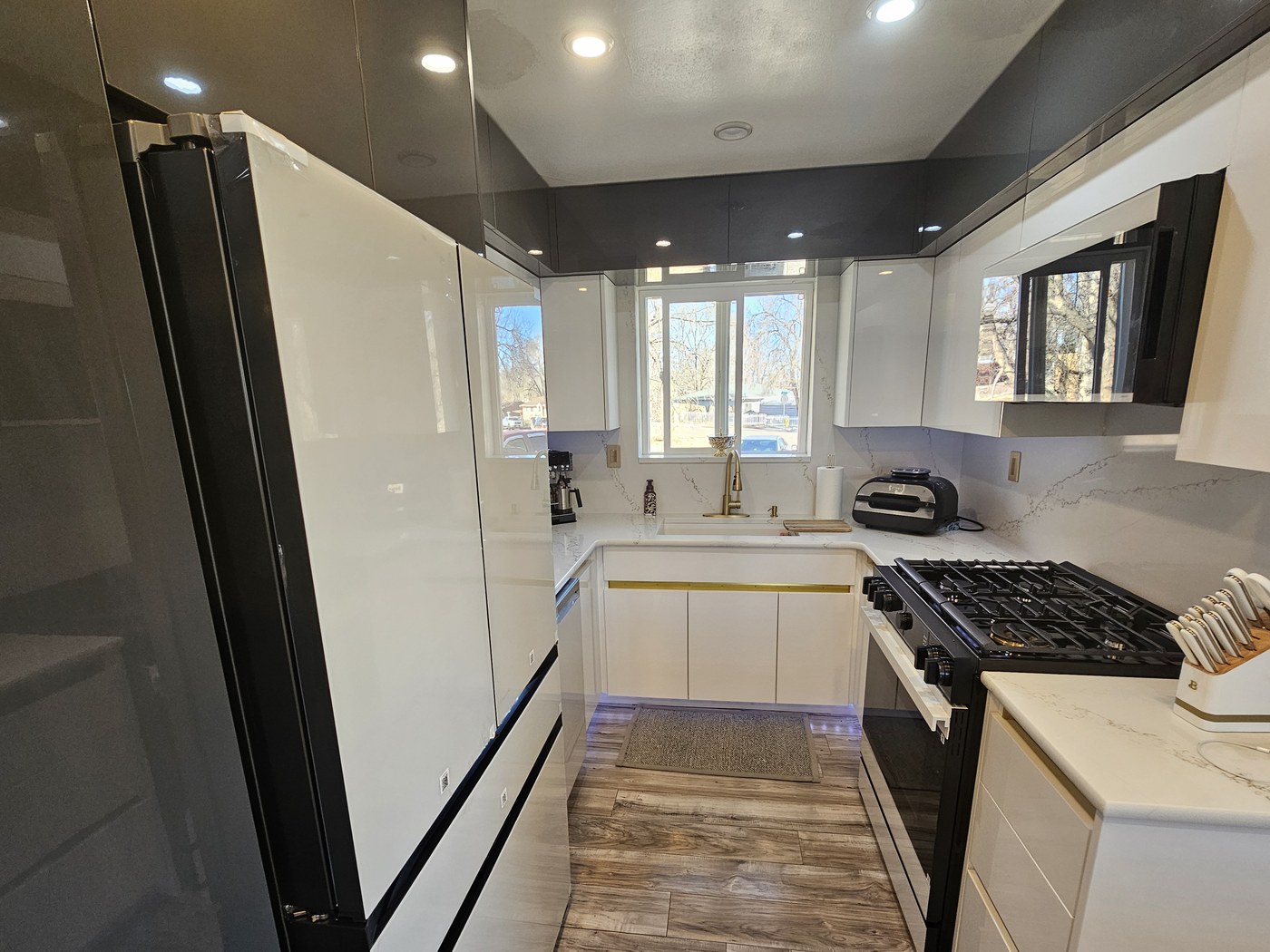 White & Gold Kitchen